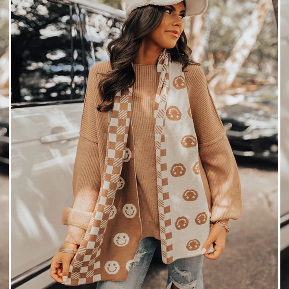 ALL SMILES SCARF